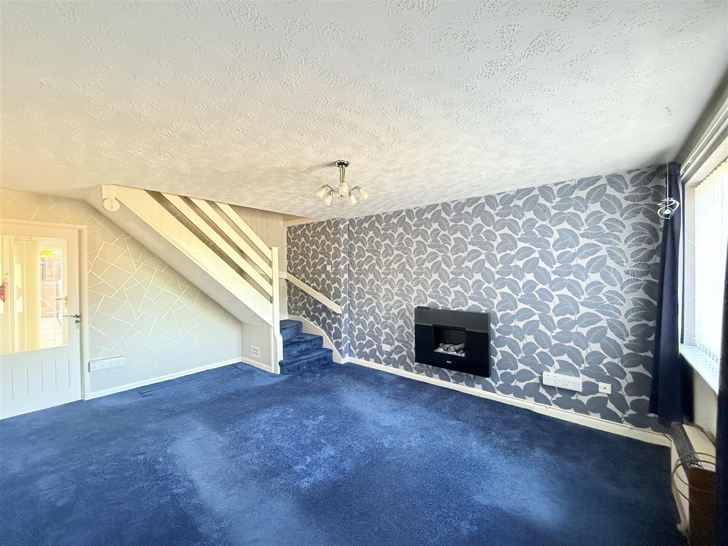 2 bed house - mews in Lyndhurst View, Dukinfield – photo 4